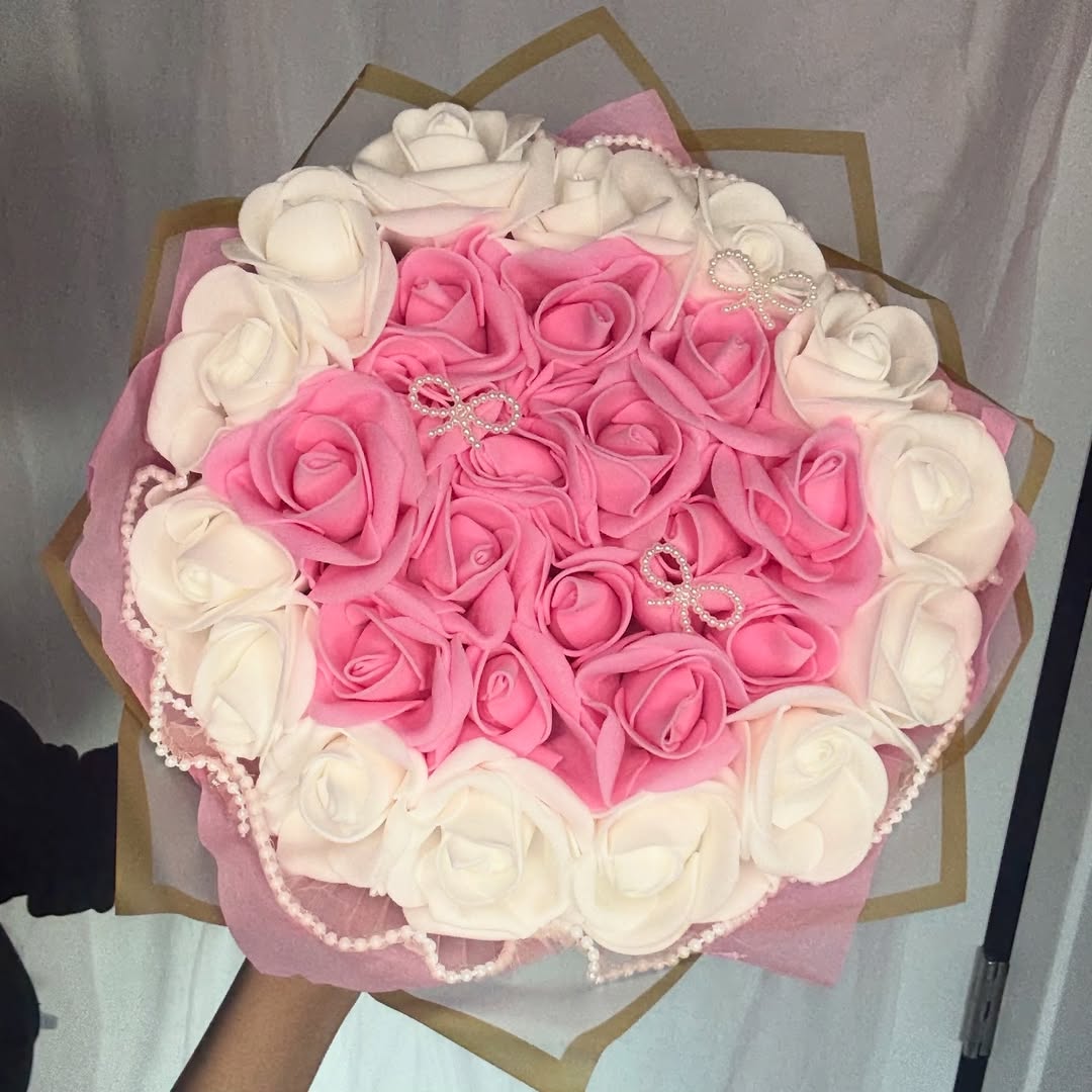 12 Fresh Roses